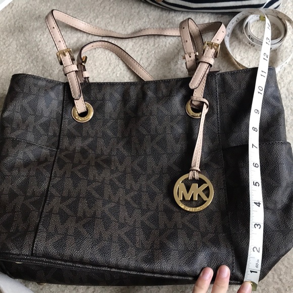 Michael Kors purse with matching wallet - Picture 5 of 8